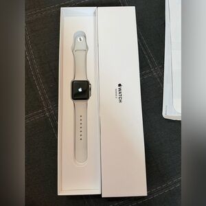Apple Watch Series 3 - Silver and White